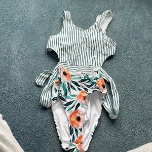 Cupshe one peice swim suit